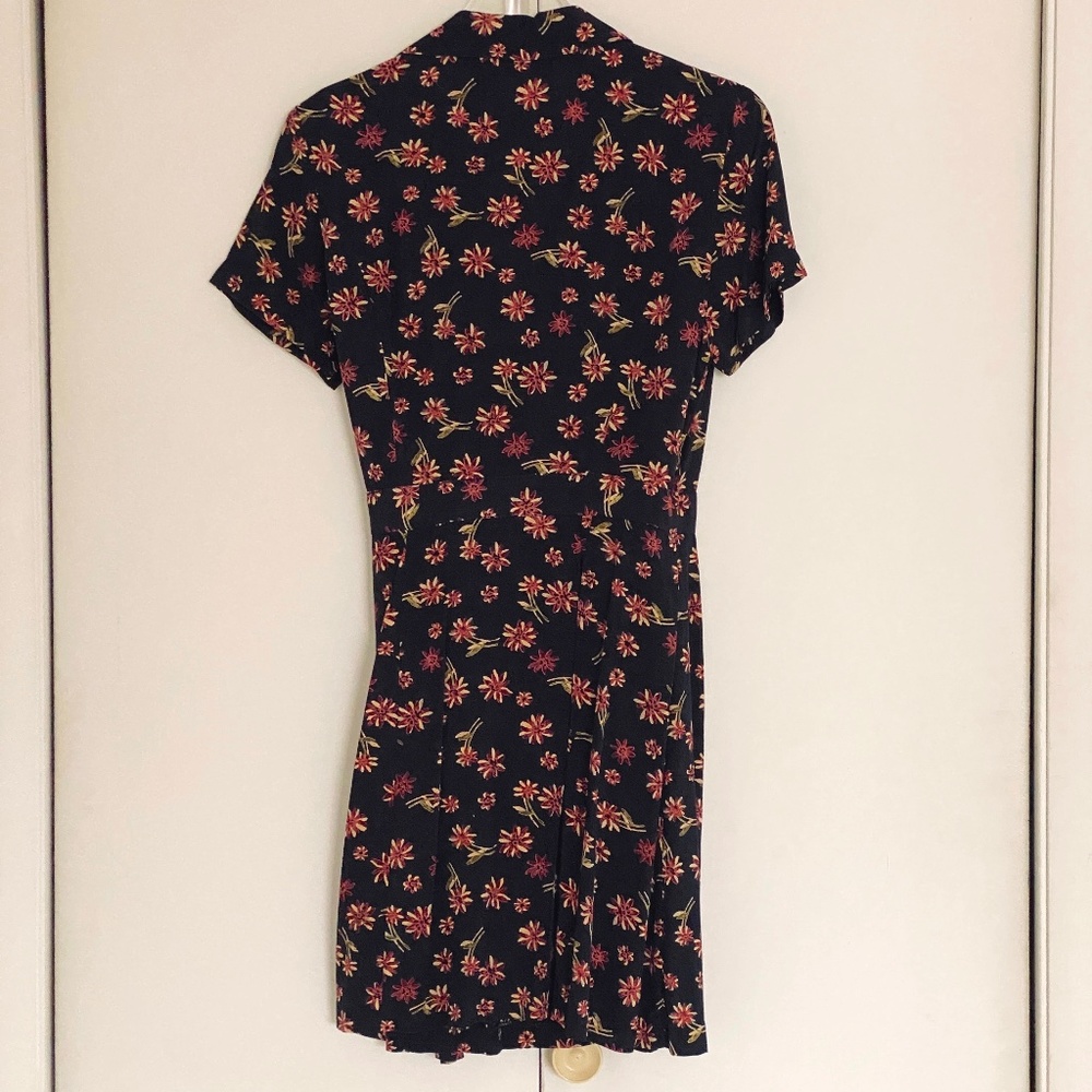 Tristan & Iseut I 90s I Floral Wrap Collared Mini Dress - Picture 9 of 16